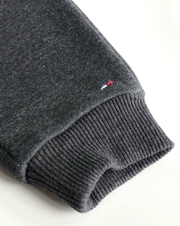 Buzo Tommy Hilfiger Bebé Niño TH Polerón Gris y Pantalón Gris Oscuro - Cozy Kids