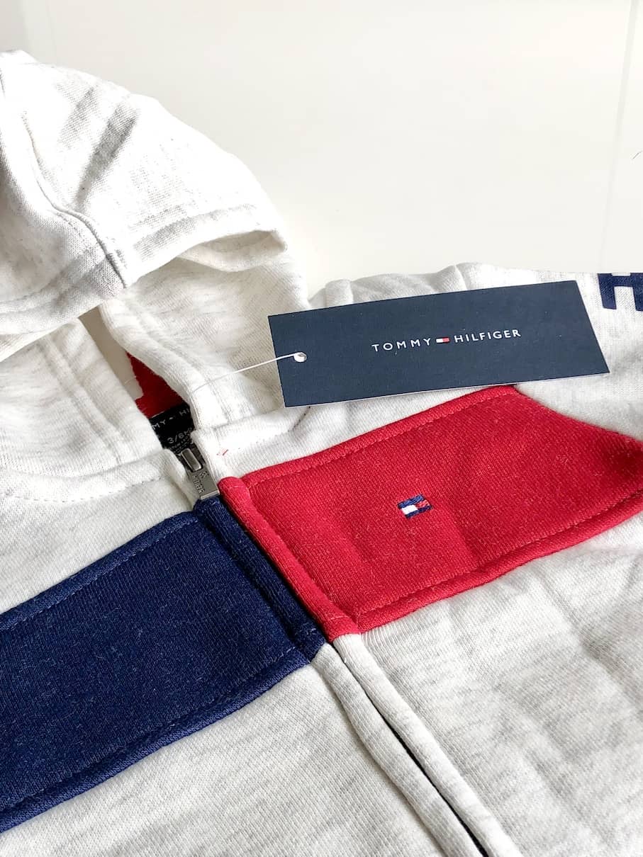 Buzo Tommy Hilfiger Bebé Niño Gris Logo Rojo y Azul