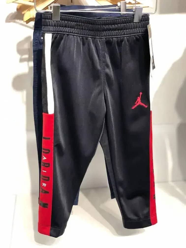 Pantalon jordan discount negro y rojo